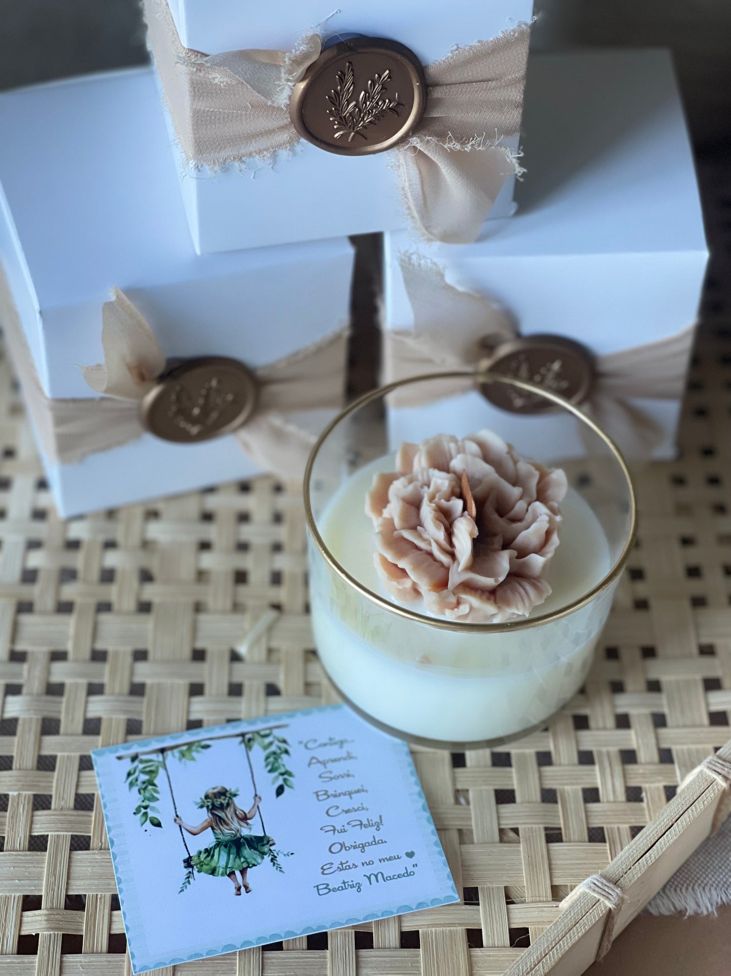 Vela Artesanal Em Caixa Branca C/ Lacre