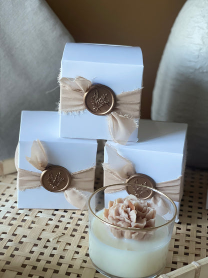 Vela Artesanal Em Caixa Branca C/ Lacre