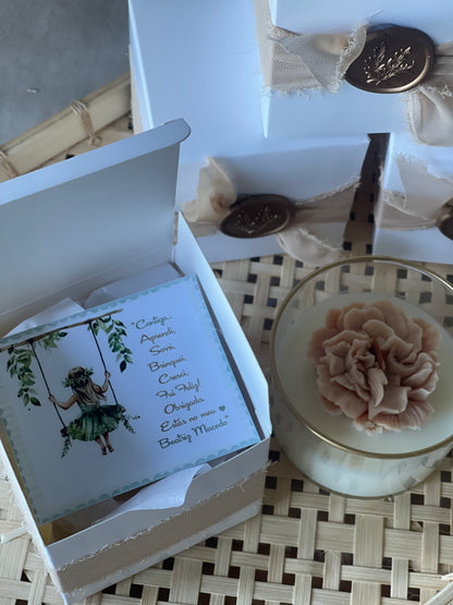 Vela Artesanal Em Caixa Branca C/ Lacre