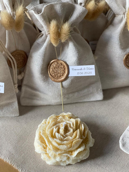 Vela Artesanal Em Forma de Flor com Saco Algodão