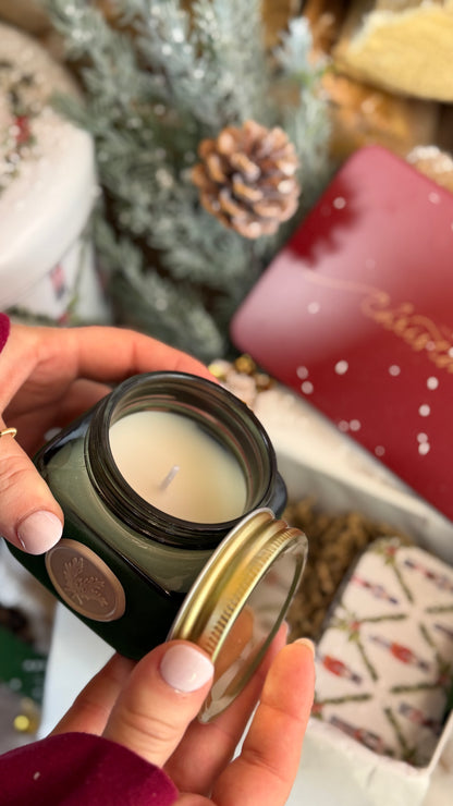 O Brilho do Natal | Lata Natalícia com Vela Aromática e Fósforos
