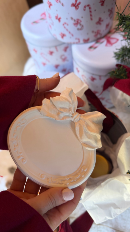 Laços de Natal | Lata Natalícia com Peça Decorativa em Gesso Perfumado
